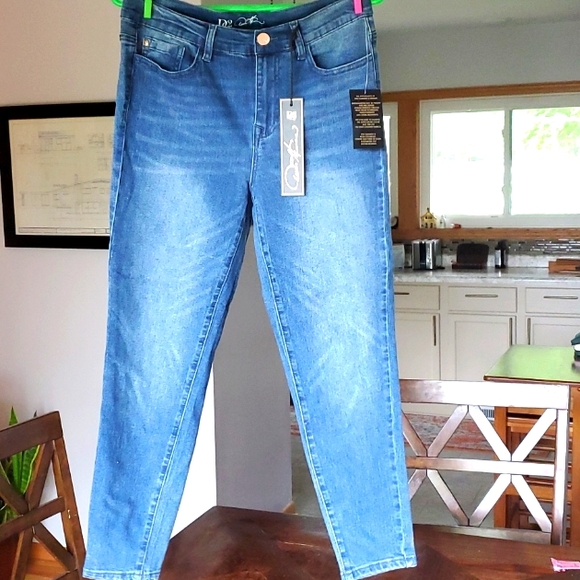 DG2 jeans Size 8 NWT - Picture 1 of 4